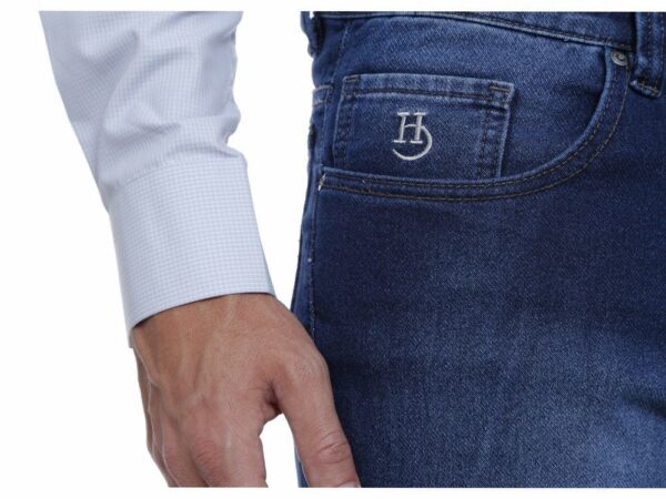 Conheça os diferentes tipos de calça jeans masculina